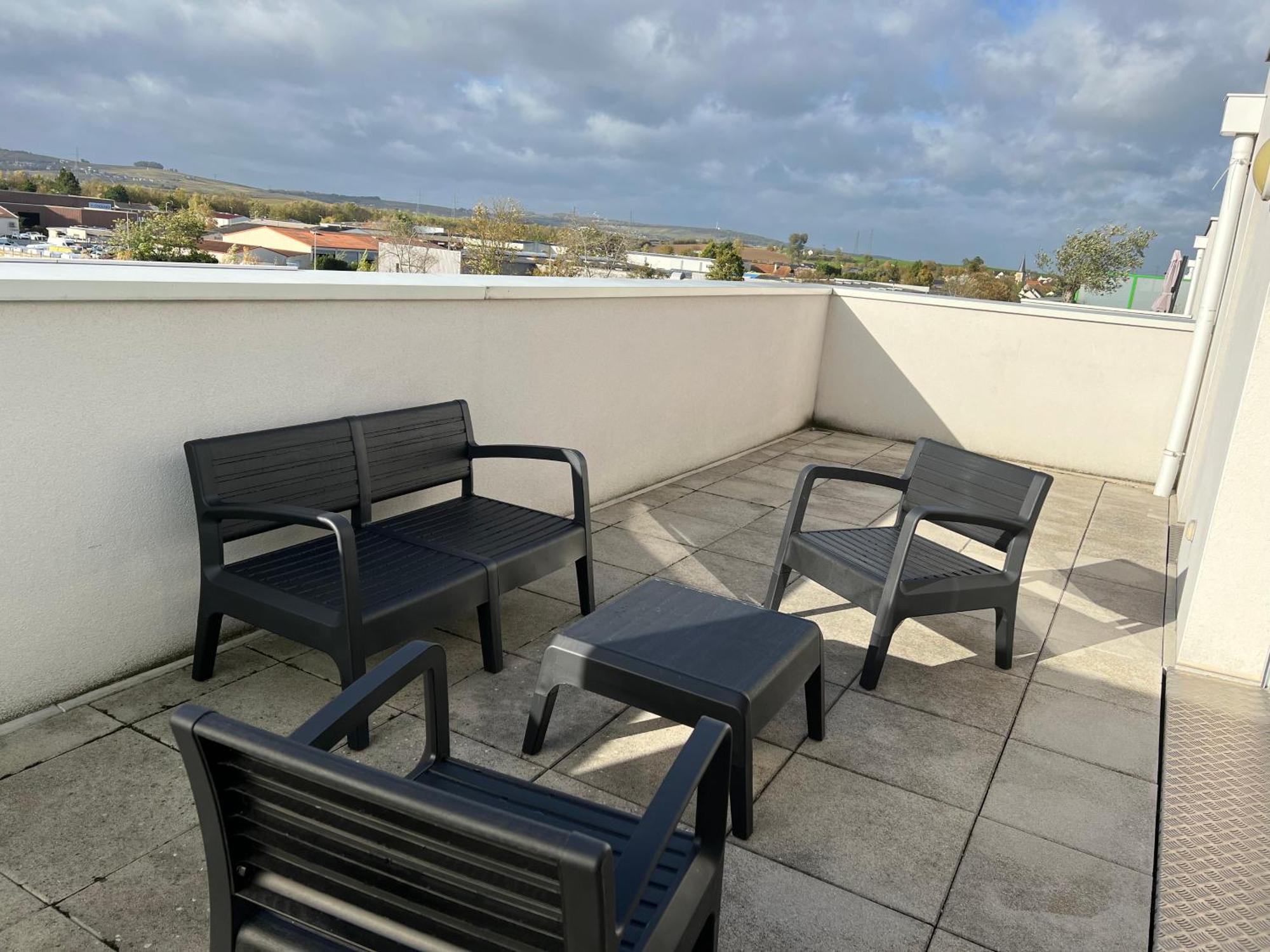 Harmonieux/Bezannes/Pkg Prive Apartment Luaran gambar